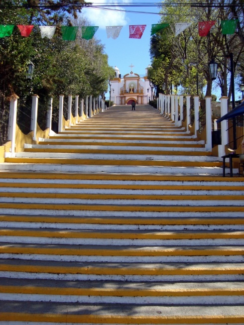 We thought that climbing these stairs to Cerro de Guadalupe would be difficult at this altitude, but it wasn´t that bad.