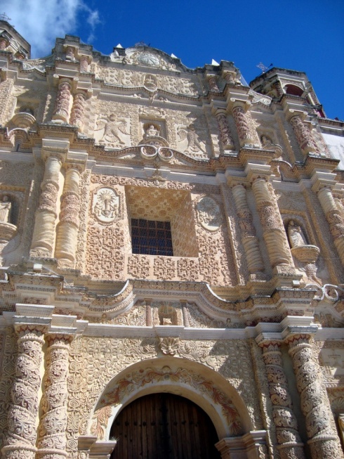 The intricate baroque frontage of the Templo de Santo Domingo.