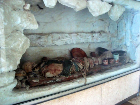 A full burial scene as found in Calakmul.