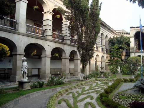 The courtyard of the municipal building.