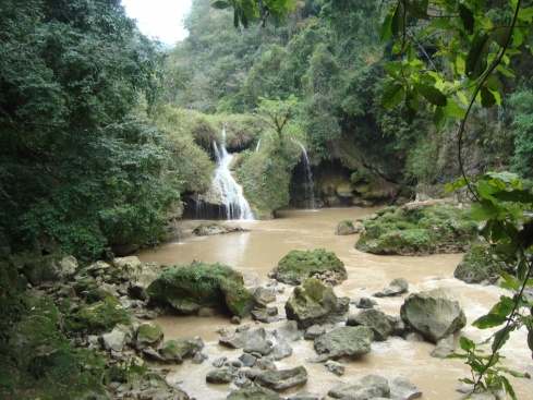 The part where the water from the pools above falls into the Cabajon river.