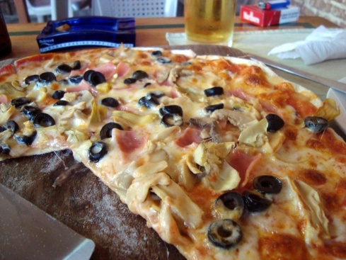 The delicious pizza at an Italian restaurant just behind our hostel.
