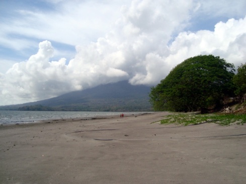 The huge grey sand Playa Santo Domingo.