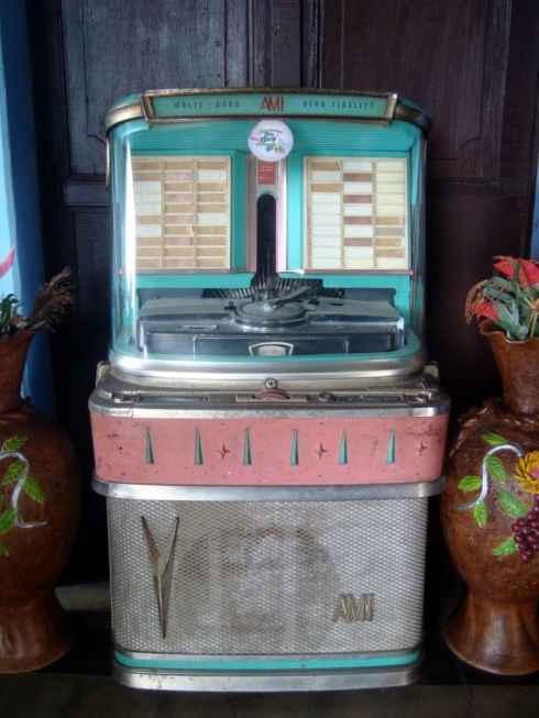 An old jukebox in the lobby of Hostal Esfinge.