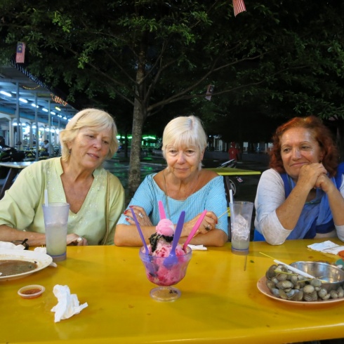 We introduced the ladies to various other types of Malaysian flavours such as kerang/cockles, sotong kangkug and ais kacang or ABC. The food in Ipoh can give Penang a run for its money any day!