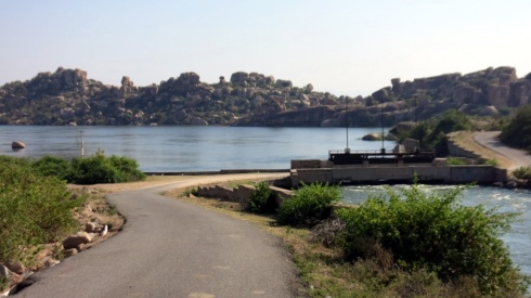 The dam and lake on Hampi Island.
