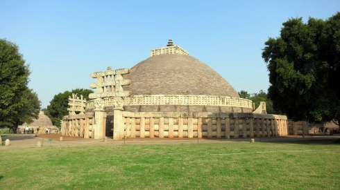 The Grand Stupa at Sanchi, crowned by the chatra, a parasol-like structure symbolising high rank.