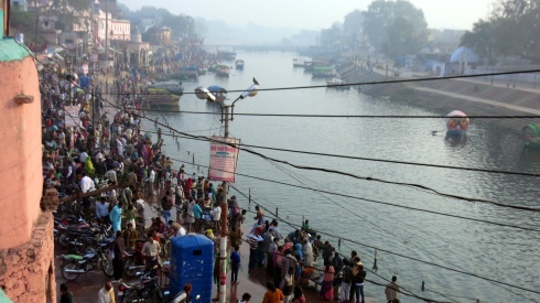 Morning crowds performing puja at Ram Ghat.